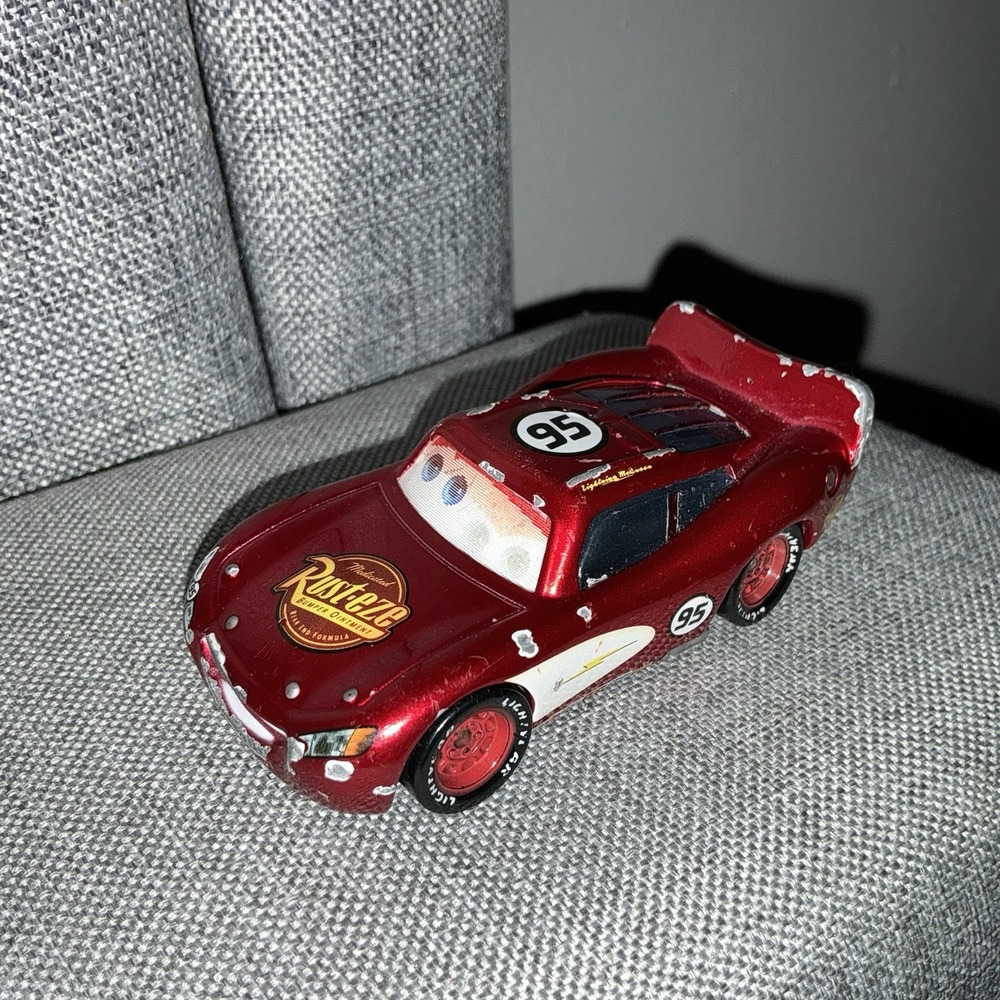 Disney Pixar Cars Rust-Eze Lightning McQueen #95 Diecast Racecar Metal‎